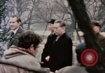 Immagine di Nixon delegazione in fiore parco Fort Hangchow Cina, 1972, secondo 30 filmato di repertorio 65675057366