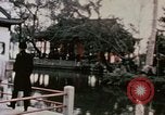 Immagine di Nixon delegazione in fiore parco Fort Hangchow Cina, 1972, secondo 52 filmato di repertorio 65675057366