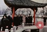 Immagine di Nixon delegazione in fiore parco Fort Hangchow Cina, 1972, secondo 58 filmato di repertorio 65675057366