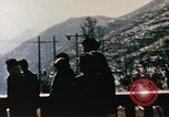 Standbild Nixon an der Großen Mauer China, 1972, aus Sekunde 37 historischem Filmmaterial Videoclip 65675057376