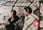 Standbild Nixon an der Großen Mauer China, 1972, aus Sekunde 41 historischem Filmmaterial Videoclip 65675057376