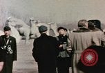 Immagine di Nixon esamina sculture in pietra Pechino Cina, 1972, secondo 34 filmato di repertorio 65675057377