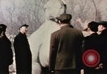 Immagine di Nixon esamina sculture in pietra Pechino Cina, 1972, secondo 60 filmato di repertorio 65675057377
