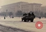 Immagine di Nixon per il giro della Papamobile a piazza Tiananmen Pechino Cina, 1972, secondo 48 filmato di repertorio 65675057383