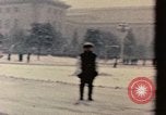Immagine di Nixon per il giro della Papamobile a piazza Tiananmen Pechino Cina, 1972, secondo 52 filmato di repertorio 65675057383