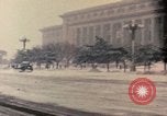 Immagine di Nixon per il giro della Papamobile a piazza Tiananmen Pechino Cina, 1972, secondo 56 filmato di repertorio 65675057383