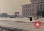 Immagine di Nixon per il giro della Papamobile a piazza Tiananmen Pechino Cina, 1972, secondo 62 filmato di repertorio 65675057383