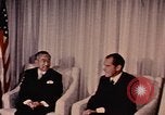 Image Nixon rencontre avec Hirohito Anchorage Alaska USA, 1971, de la seconde 11 séquences d'archives historiques vidéo 65675057408
