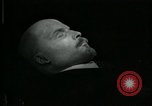 Standbild Wladimir Iljitsch Lenin Grab Moskau Russland Sowjetunion, 1972, aus Sekunde 16 historischem Filmmaterial Videoclip 65675057504