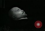 Standbild Wladimir Iljitsch Lenin Grab Moskau Russland Sowjetunion, 1972, aus Sekunde 19 historischem Filmmaterial Videoclip 65675057504