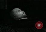 Standbild Wladimir Iljitsch Lenin Grab Moskau Russland Sowjetunion, 1972, aus Sekunde 20 historischem Filmmaterial Videoclip 65675057504