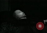 Standbild Wladimir Iljitsch Lenin Grab Moskau Russland Sowjetunion, 1972, aus Sekunde 22 historischem Filmmaterial Videoclip 65675057504
