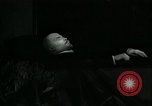 Standbild Wladimir Iljitsch Lenin Grab Moskau Russland Sowjetunion, 1972, aus Sekunde 26 historischem Filmmaterial Videoclip 65675057504