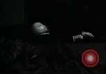 Standbild Wladimir Iljitsch Lenin Grab Moskau Russland Sowjetunion, 1972, aus Sekunde 28 historischem Filmmaterial Videoclip 65675057504