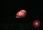 Standbild Wladimir Iljitsch Lenin Grab Moskau Russland Sowjetunion, 1972, aus Sekunde 59 historischem Filmmaterial Videoclip 65675057504
