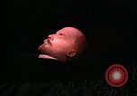 Standbild Wladimir Iljitsch Lenin Grab Moskau Russland Sowjetunion, 1972, aus Sekunde 62 historischem Filmmaterial Videoclip 65675057504