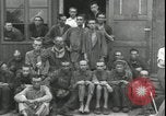 Standbild Konzentrationslager Linz Österreich, 1945, aus Sekunde 20 historischem Filmmaterial Videoclip 65675057508