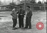 Standbild amerikanische Soldaten Linz Österreich, 1945, aus Sekunde 15 historischem Filmmaterial Videoclip 65675057509