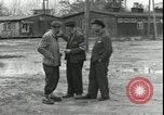 Standbild amerikanische Soldaten Linz Österreich, 1945, aus Sekunde 29 historischem Filmmaterial Videoclip 65675057509