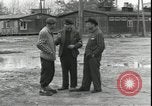 Standbild amerikanische Soldaten Linz Österreich, 1945, aus Sekunde 34 historischem Filmmaterial Videoclip 65675057509