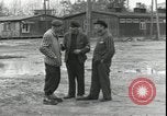 Standbild amerikanische Soldaten Linz Österreich, 1945, aus Sekunde 44 historischem Filmmaterial Videoclip 65675057509