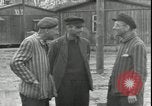 Standbild amerikanische Soldaten Linz Österreich, 1945, aus Sekunde 57 historischem Filmmaterial Videoclip 65675057509