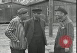 Standbild amerikanische Soldaten Linz Österreich, 1945, aus Sekunde 58 historischem Filmmaterial Videoclip 65675057509