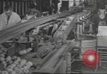 Standbild Neuseeland Lebensmittel für die amerikanischen Soldaten Neuseeland, 1945, aus Sekunde 57 historischem Filmmaterial Videoclip 65675057553