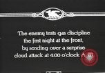 Standbild Gas attack Training für US Army Ersten Weltkrieg United States USA, 1917, aus Sekunde 60 historischem Filmmaterial Videoclip 65675057560