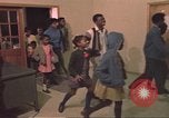 Standbild Housing Project  Mississippi United States USA, 1967, aus Sekunde 22 historischem Filmmaterial Videoclip 65675057577