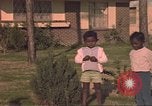 Standbild HUD Housing Project Mississippi United States USA, 1967, aus Sekunde 8 historischem Filmmaterial Videoclip 65675057578
