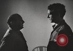 Standbild Hypnose für Zweiten Weltkrieg psychische Patienten Brentwood New York USA, 1948, aus Sekunde 7 historischem Filmmaterial Videoclip 65675057590