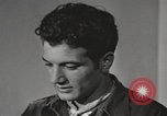 Standbild Hypnose für Zweiten Weltkrieg psychische Patienten Brentwood New York USA, 1948, aus Sekunde 16 historischem Filmmaterial Videoclip 65675057590