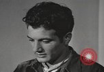 Standbild Hypnose für Zweiten Weltkrieg psychische Patienten Brentwood New York USA, 1948, aus Sekunde 17 historischem Filmmaterial Videoclip 65675057590