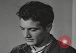 Standbild Hypnose für Zweiten Weltkrieg psychische Patienten Brentwood New York USA, 1948, aus Sekunde 18 historischem Filmmaterial Videoclip 65675057590