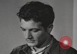 Standbild Hypnose für Zweiten Weltkrieg psychische Patienten Brentwood New York USA, 1948, aus Sekunde 21 historischem Filmmaterial Videoclip 65675057590
