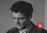 Standbild Hypnose für Zweiten Weltkrieg psychische Patienten Brentwood New York USA, 1948, aus Sekunde 23 historischem Filmmaterial Videoclip 65675057590