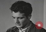 Standbild Hypnose für Zweiten Weltkrieg psychische Patienten Brentwood New York USA, 1948, aus Sekunde 24 historischem Filmmaterial Videoclip 65675057590