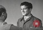 Standbild Hypnose für Zweiten Weltkrieg psychische Patienten Brentwood New York USA, 1948, aus Sekunde 31 historischem Filmmaterial Videoclip 65675057590