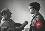 Standbild Hypnose für Zweiten Weltkrieg psychische Patienten Brentwood New York USA, 1948, aus Sekunde 49 historischem Filmmaterial Videoclip 65675057590