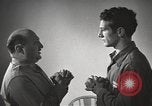 Standbild Hypnose für Zweiten Weltkrieg psychische Patienten Brentwood New York USA, 1948, aus Sekunde 55 historischem Filmmaterial Videoclip 65675057590