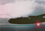 Image US B-24S et B-17 sur mission de bombardement à Kiska Îles Aléoutiennes, 1943, de la seconde 8 séquences d'archives historiques vidéo 65675057604