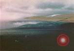 Image US B-24S et B-17 sur mission de bombardement à Kiska Îles Aléoutiennes, 1943, de la seconde 33 séquences d'archives historiques vidéo 65675057604