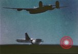Image US B-24S et B-17 sur mission de bombardement à Kiska Îles Aléoutiennes, 1943, de la seconde 40 séquences d'archives historiques vidéo 65675057604