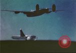 Image US B-24S et B-17 sur mission de bombardement à Kiska Îles Aléoutiennes, 1943, de la seconde 41 séquences d'archives historiques vidéo 65675057604