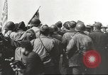 Immagine di seconda guerra mondiale alleati si incontrano a Torgau Germania, 1945, secondo 9 filmato di repertorio 65675057622
