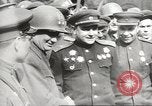 Immagine di seconda guerra mondiale alleati si incontrano a Torgau Germania, 1945, secondo 11 filmato di repertorio 65675057622