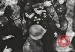 Immagine di seconda guerra mondiale alleati si incontrano a Torgau Germania, 1945, secondo 13 filmato di repertorio 65675057622