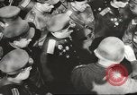 Immagine di seconda guerra mondiale alleati si incontrano a Torgau Germania, 1945, secondo 18 filmato di repertorio 65675057622