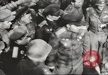 Immagine di seconda guerra mondiale alleati si incontrano a Torgau Germania, 1945, secondo 22 filmato di repertorio 65675057622